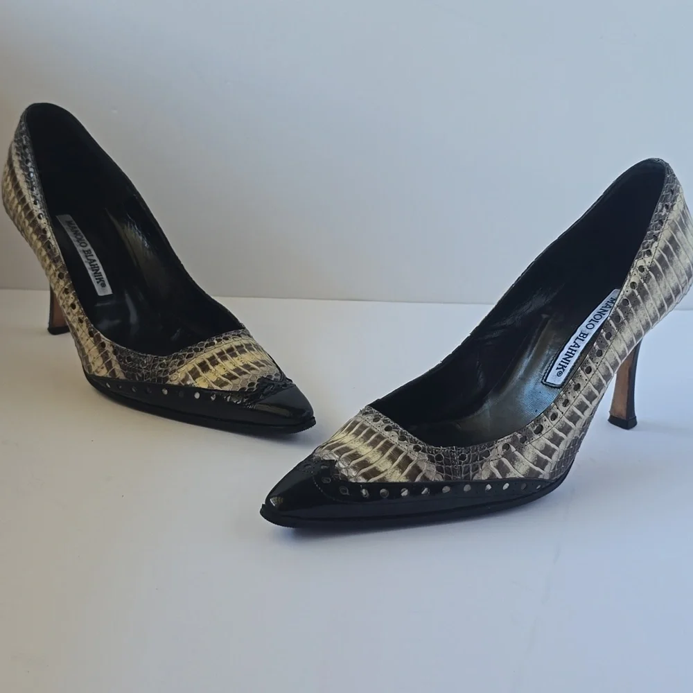 Manolo Blahnik Black Snakeskin Patent Leather Heels Pumps - Picture 3 of 16